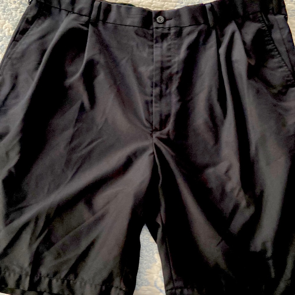 Men’s black PRO TOUR golf shorts. Size 42.